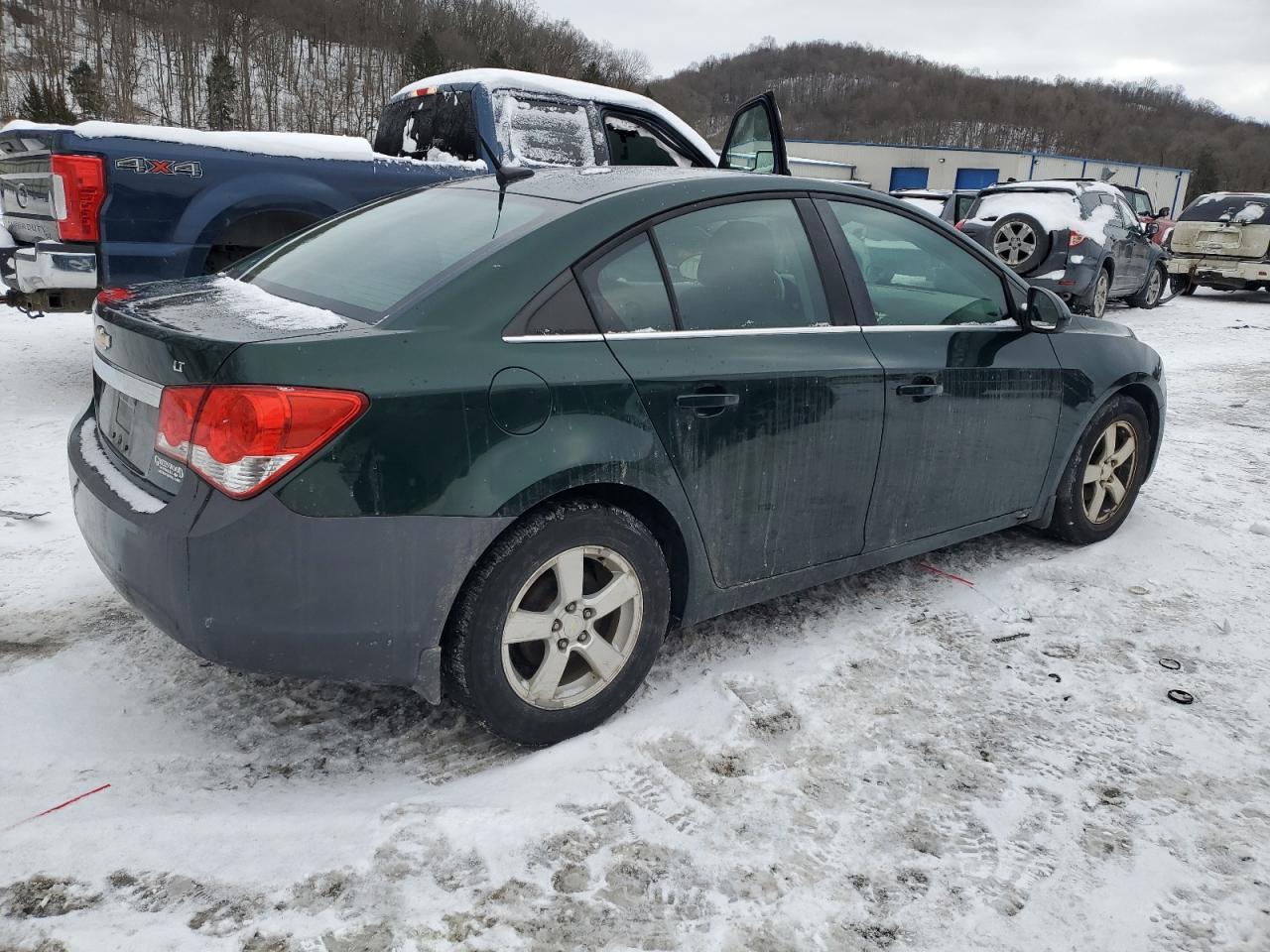 VIN 1G1PC5SB4E7286041 2014 CHEVROLET CRUZE no.3