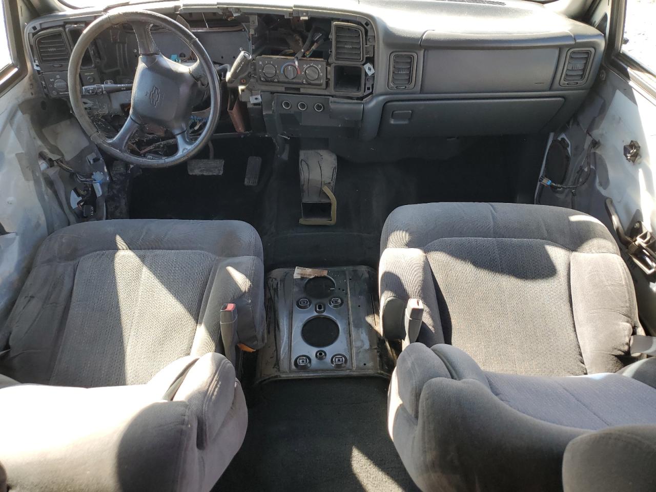 2002 Chevrolet Silverado - Image 8