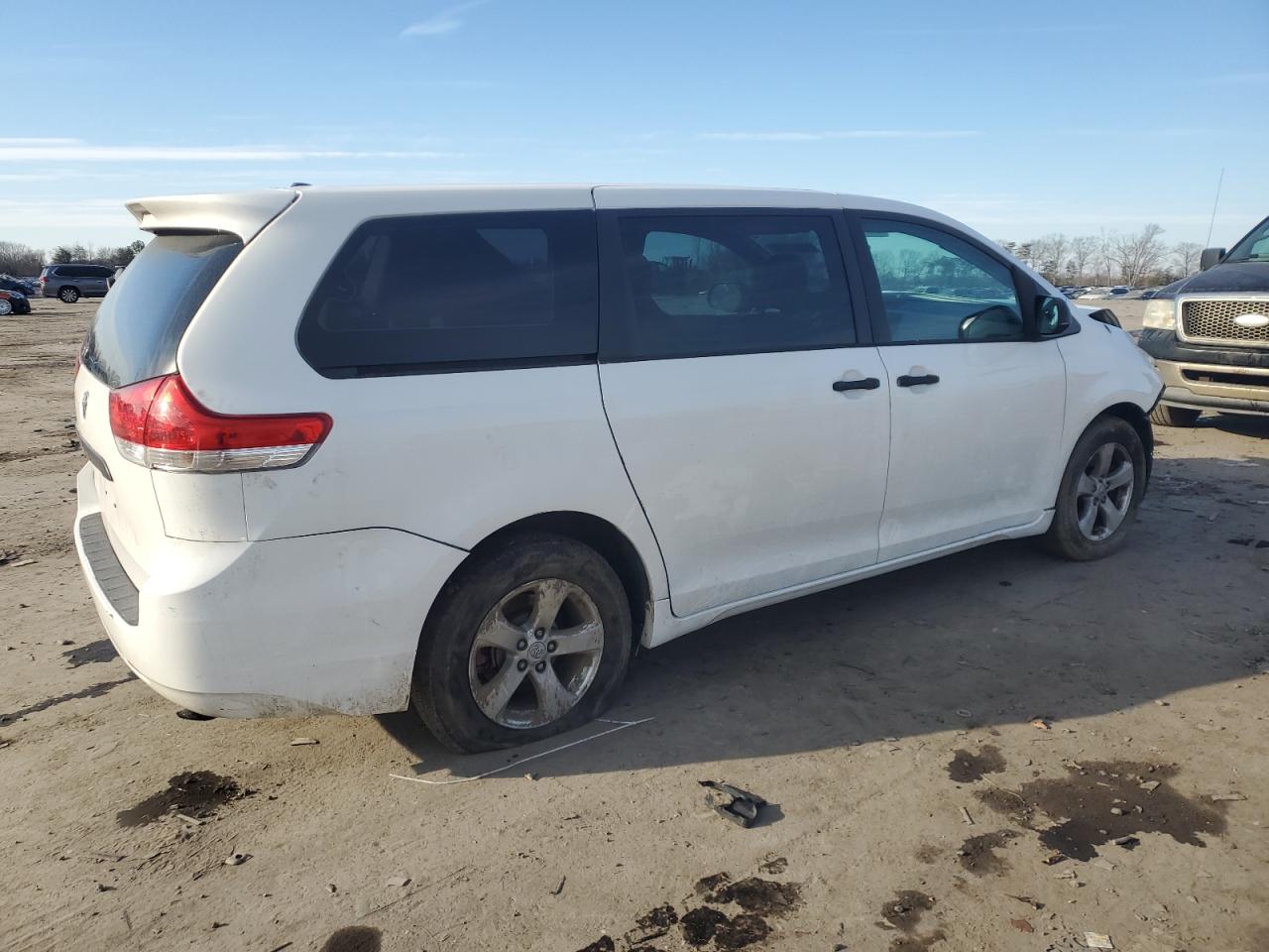 2011 Toyota Sienna - Image 3
