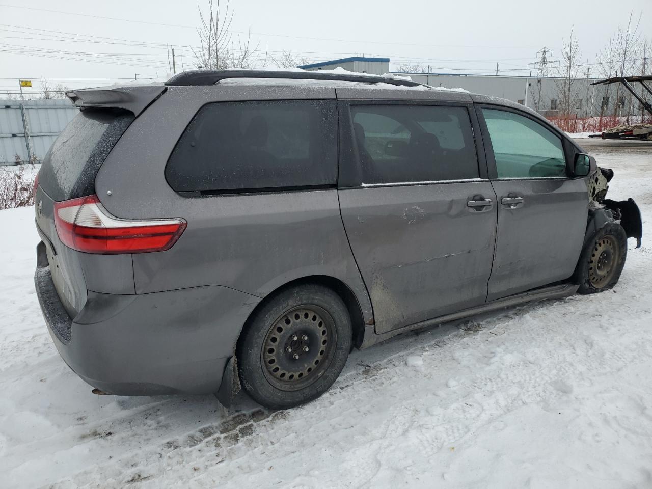 2015 Toyota Sienna - Image 3