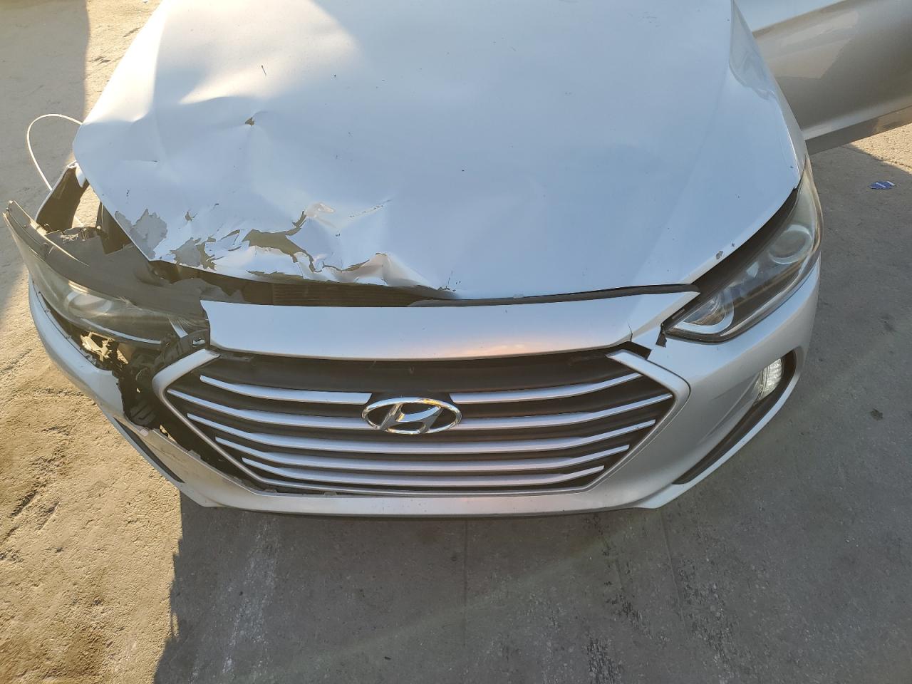 2018 Hyundai Elantra - Image 11