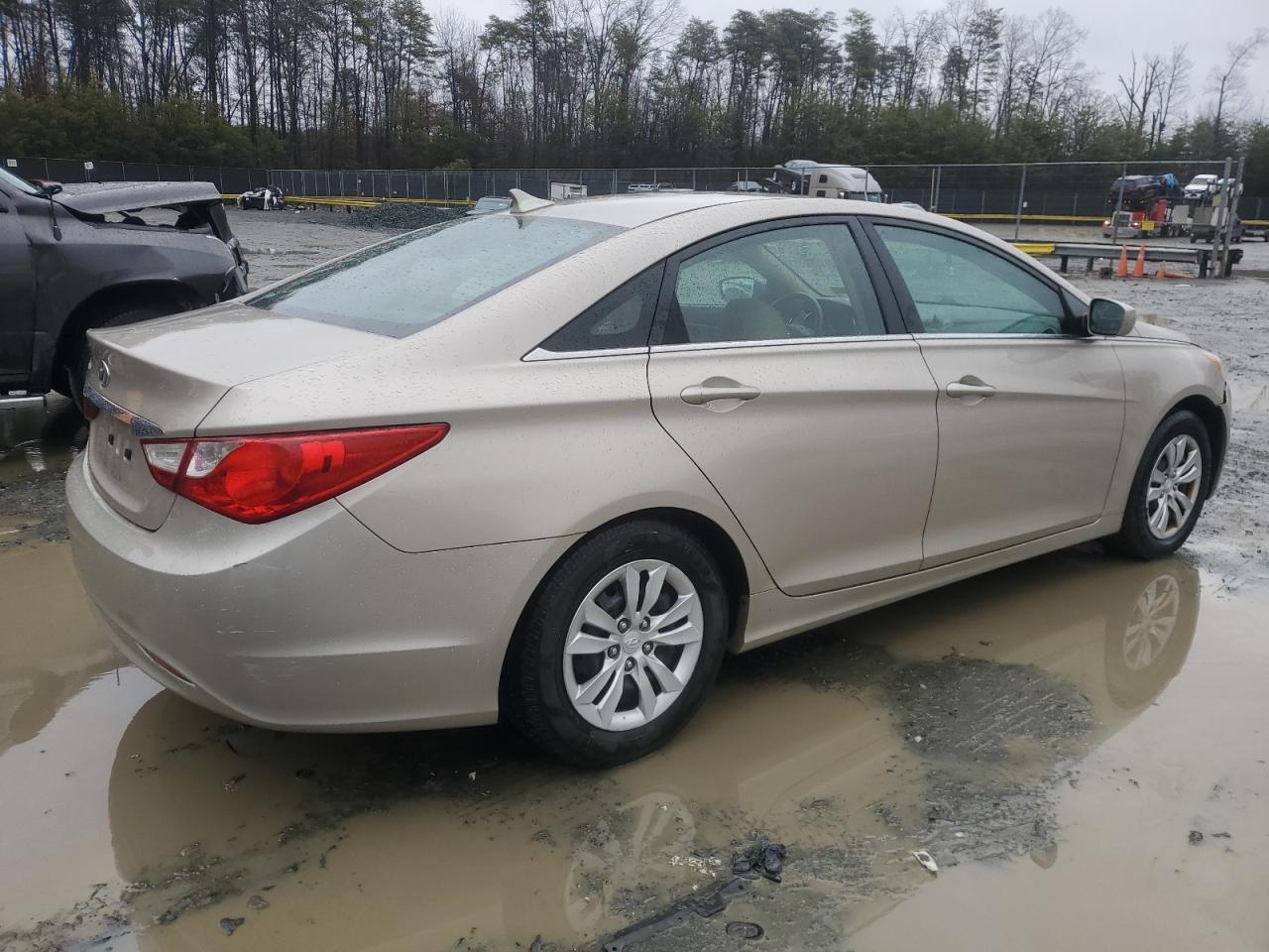 2011 Hyundai Sonata - Image 3