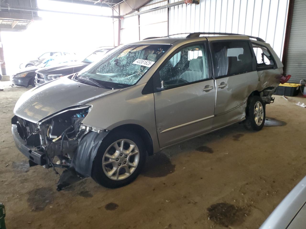 2004 Toyota Sienna - Image 1