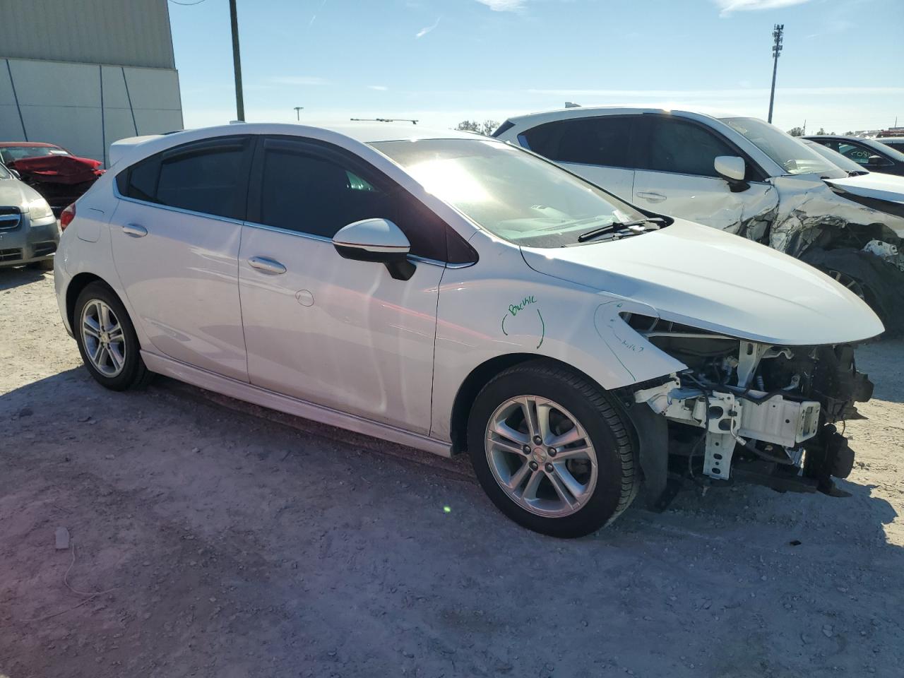 VIN 3G1BE6SM1HS511825 2017 CHEVROLET CRUZE no.4