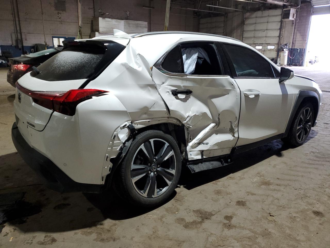2020 Lexus UX - Image 3
