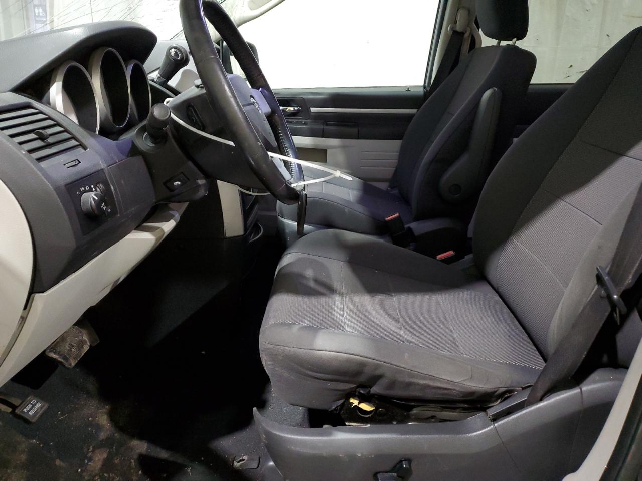 2008 Dodge Caravan - Image 7