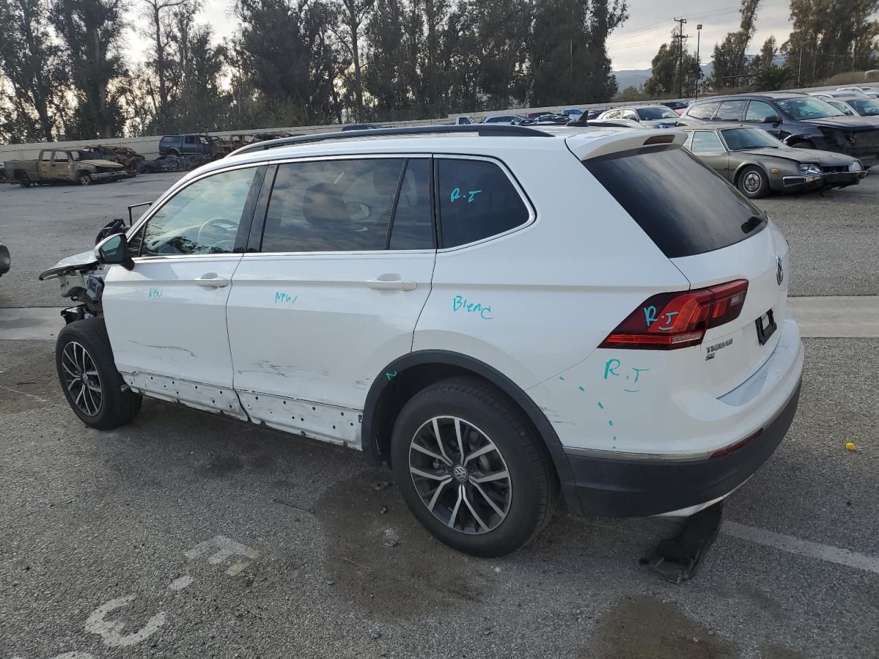 2021 Volkswagen Tiguan - Image 2