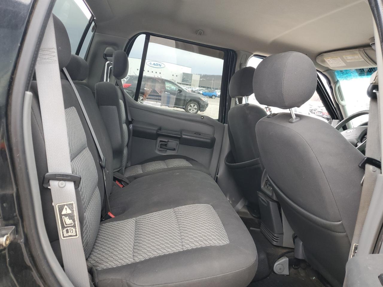 2003 Ford Explorer - Image 10