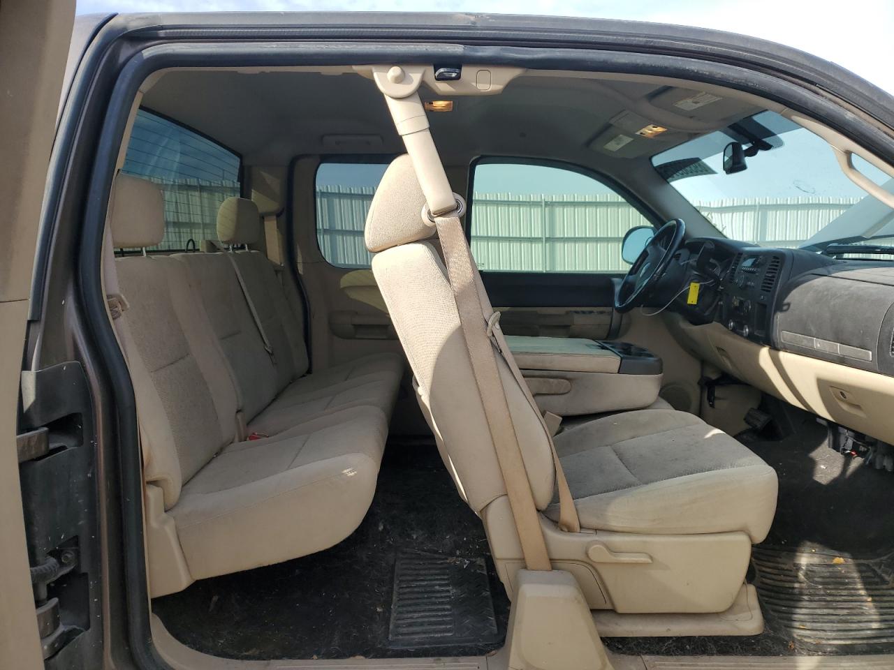2007 Chevrolet Silverado - Image 10
