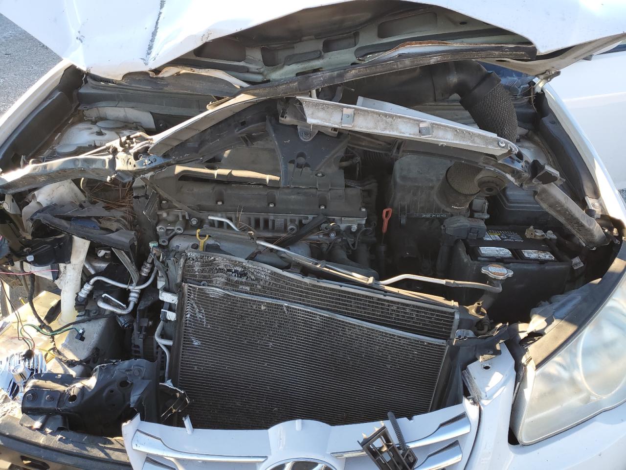 2010 Hyundai Elantra - Image 12