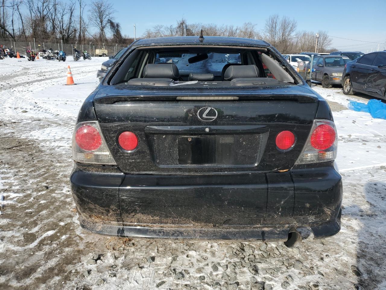 2004 Lexus IS - Image 6