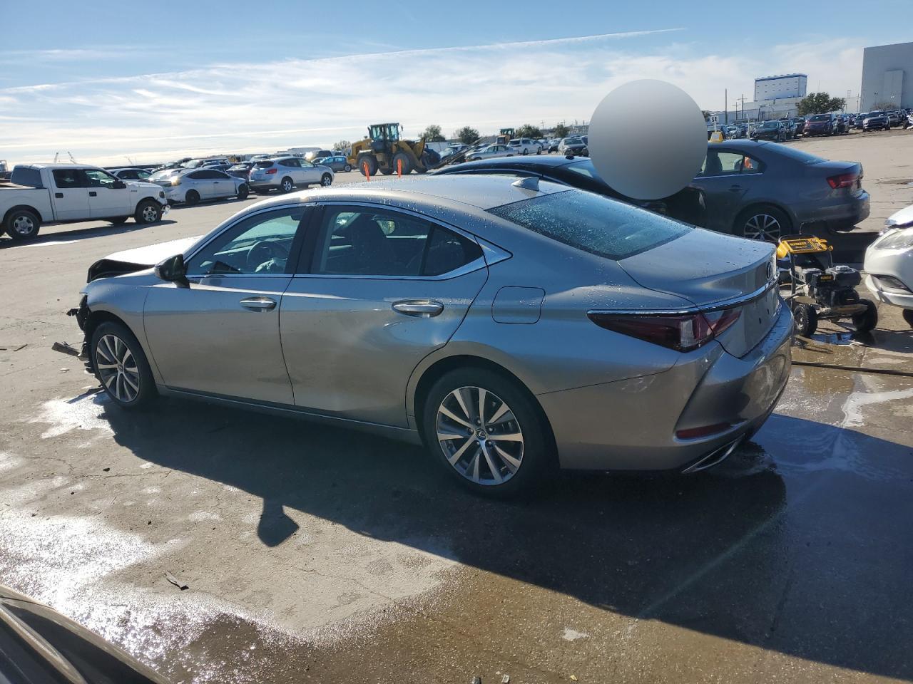 2020 Lexus ES - Image 2