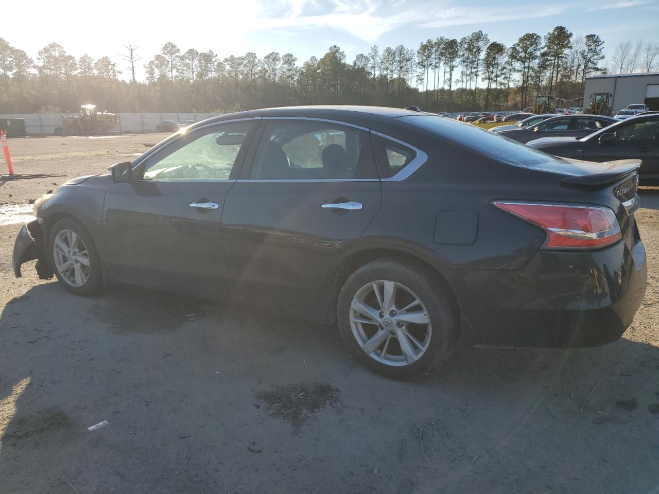 2015 Nissan Altima - Image 2