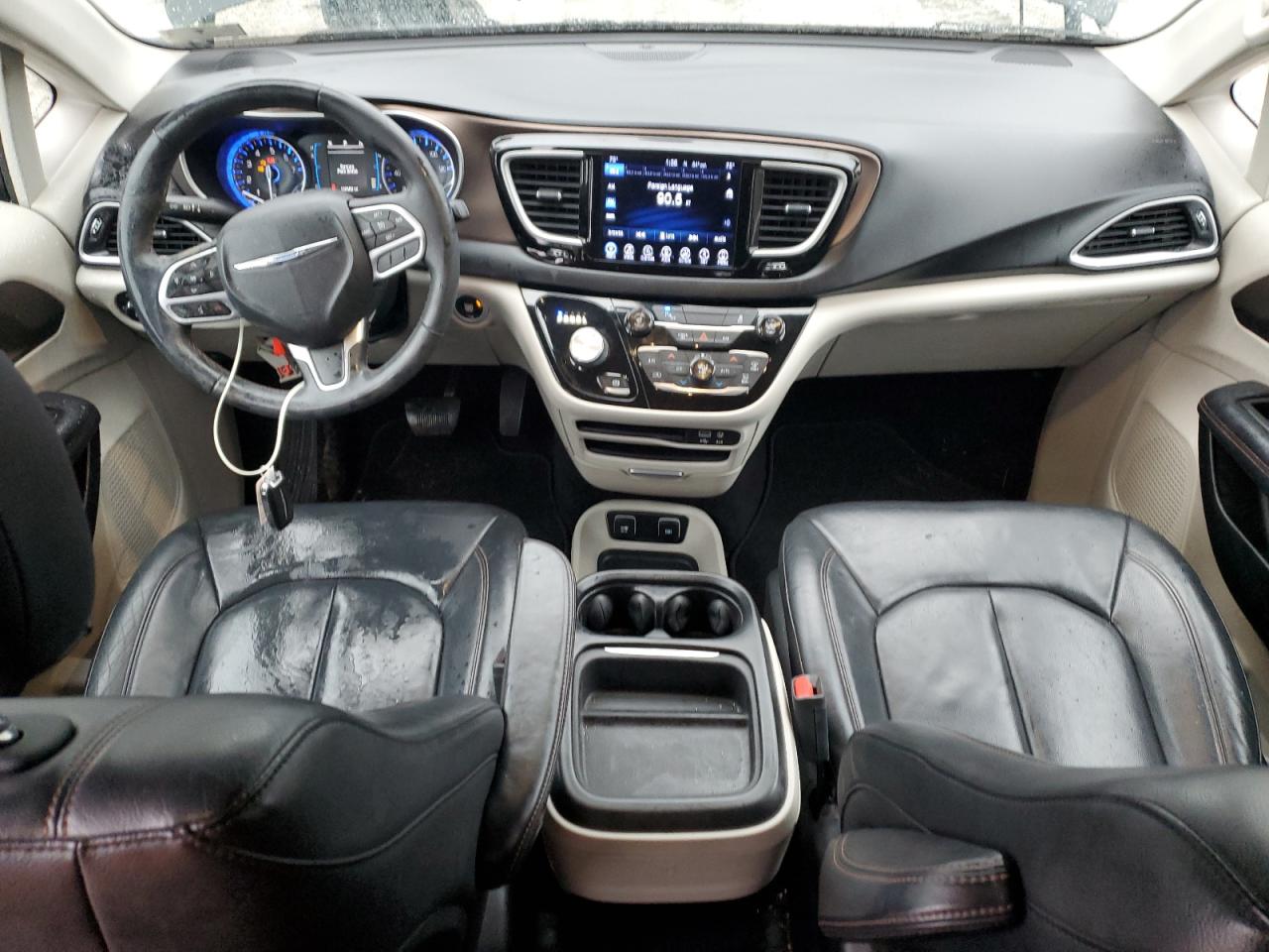 2017 Chrysler Pacifica - Image 8