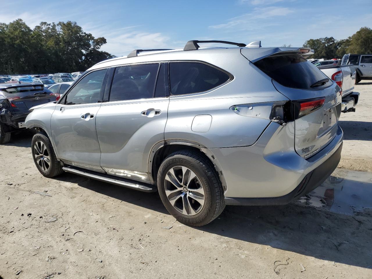 2021 Toyota Highlander - Image 2