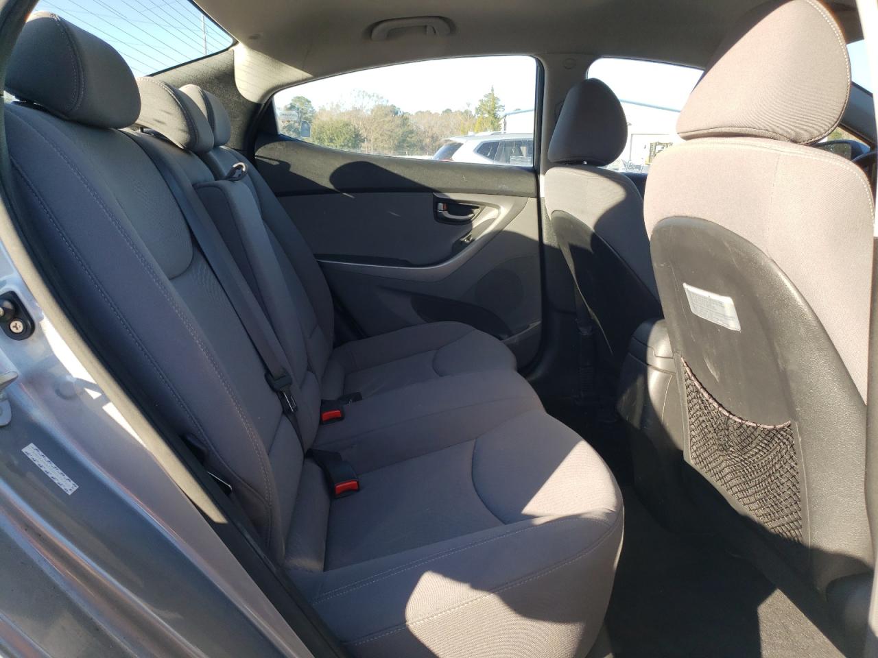 2016 Hyundai Elantra - Image 10