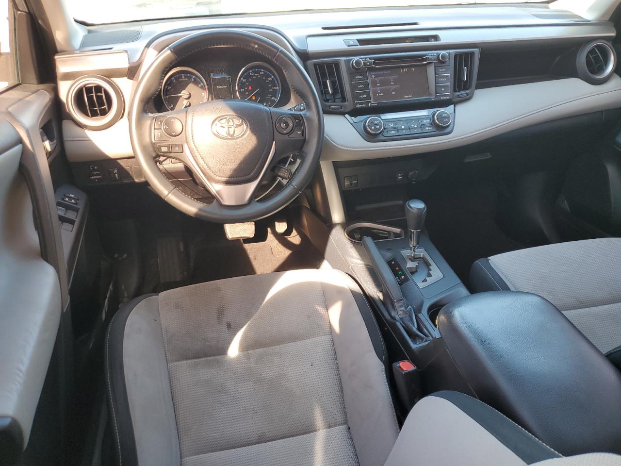 2016 Toyota RAV 4 - Image 8