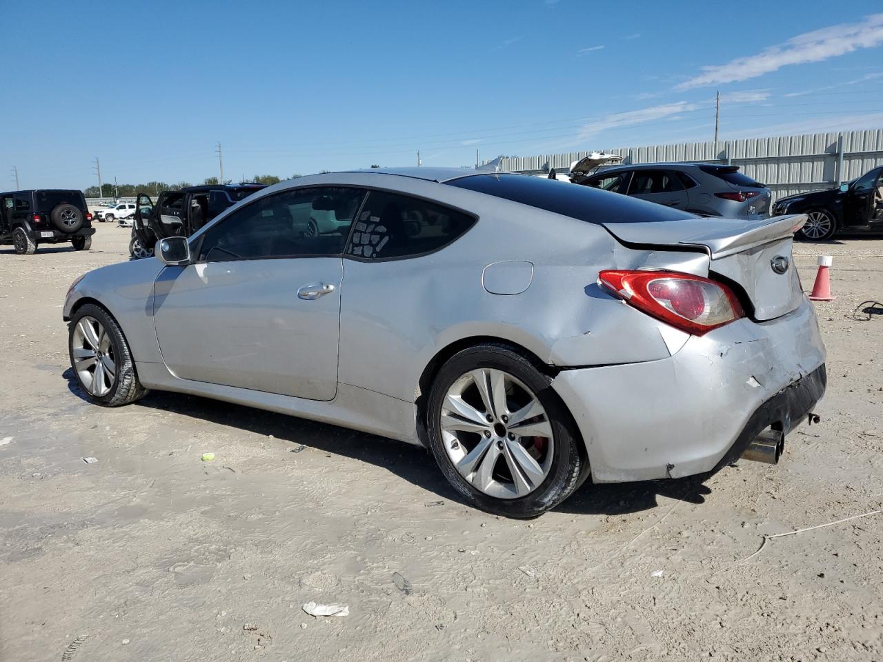 2010 Hyundai Genesis - Image 2