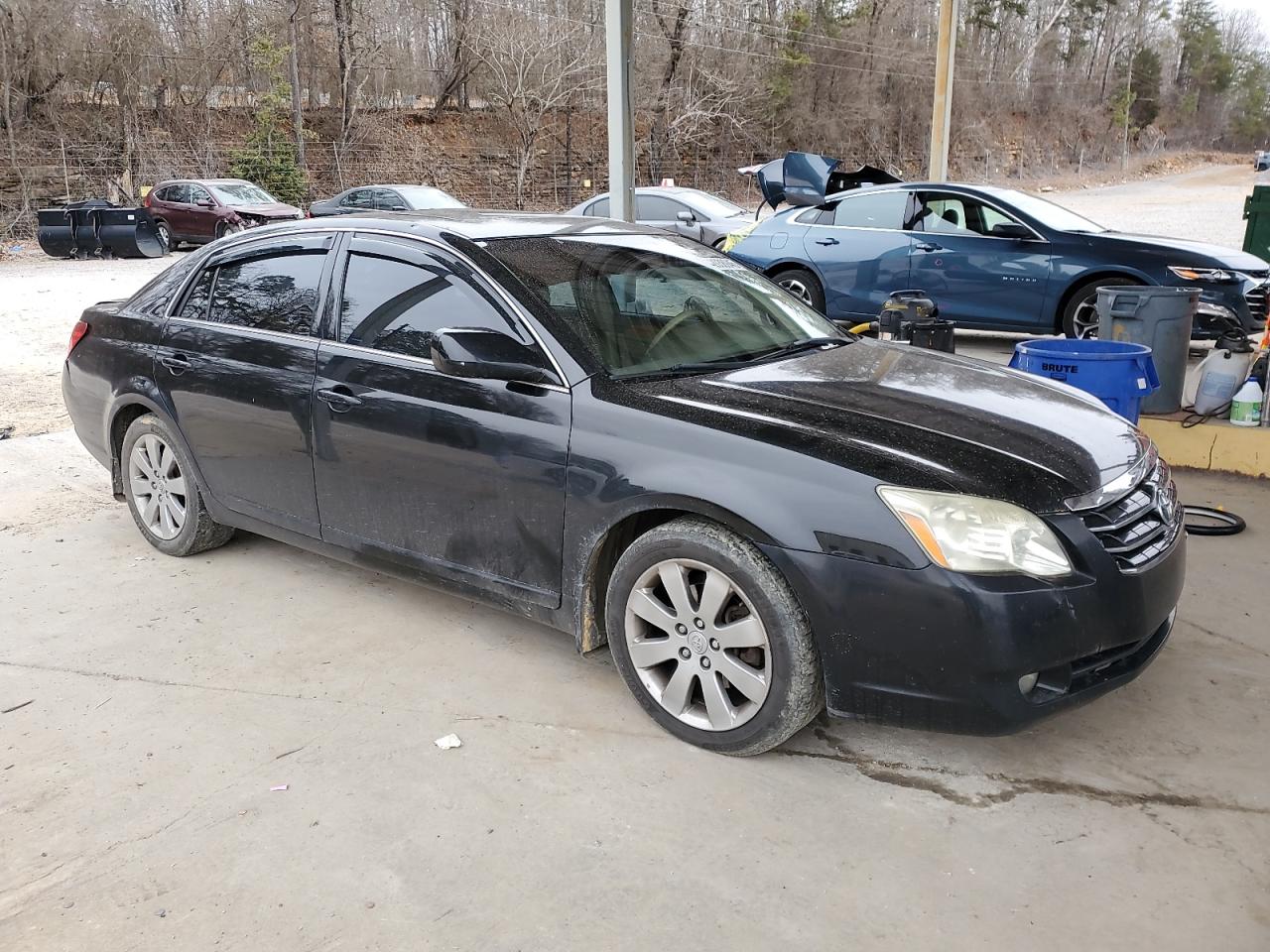 2005 Toyota Avalon - Image 4