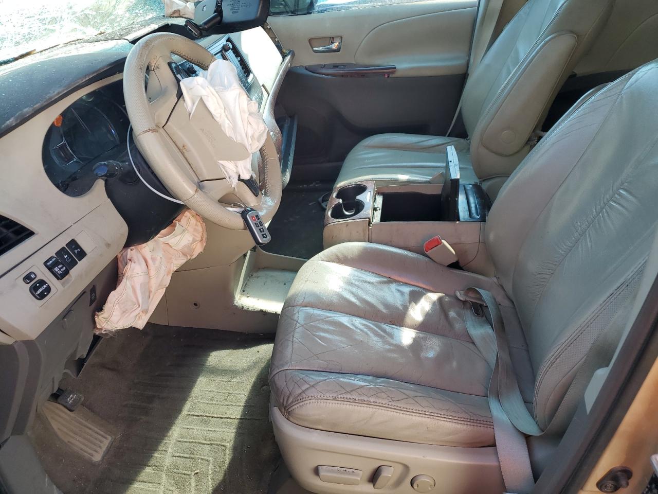 2011 Toyota Sienna - Image 7