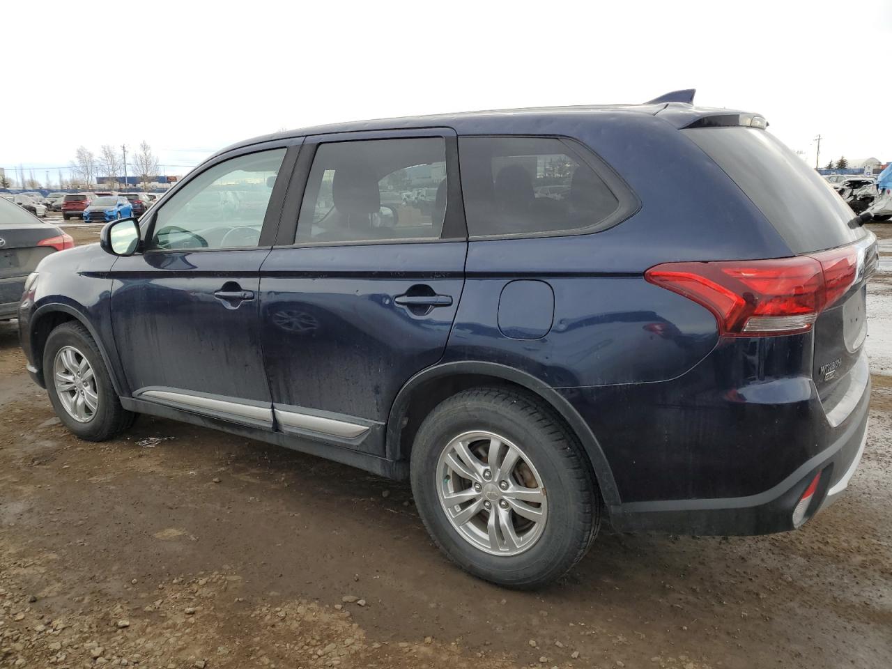 2018 Mitsubishi Outlander - Image 2