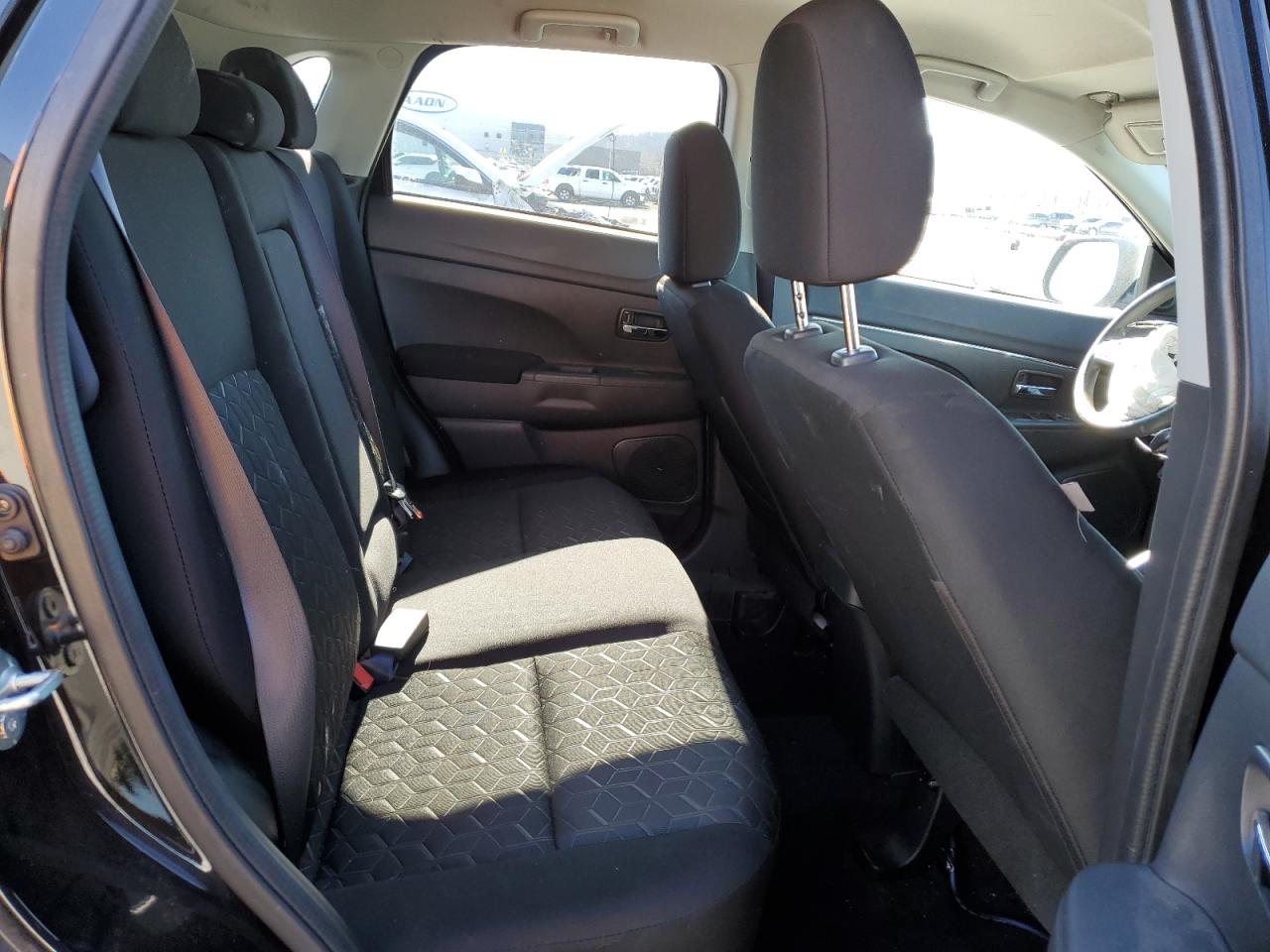 2020 Mitsubishi Outlander - Image 11