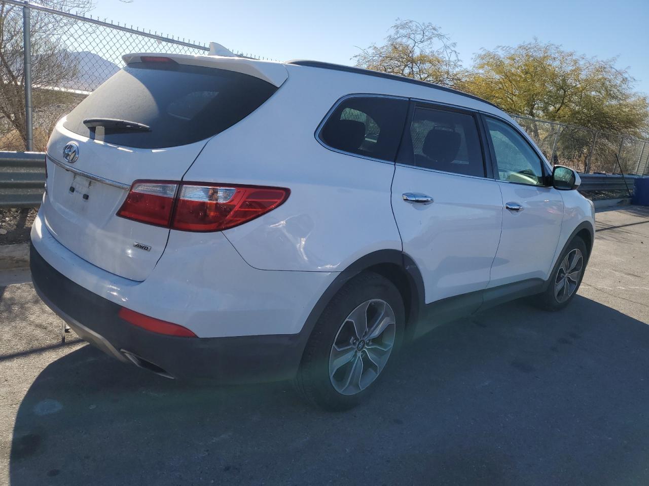 2015 Hyundai Santa Fe - Image 3