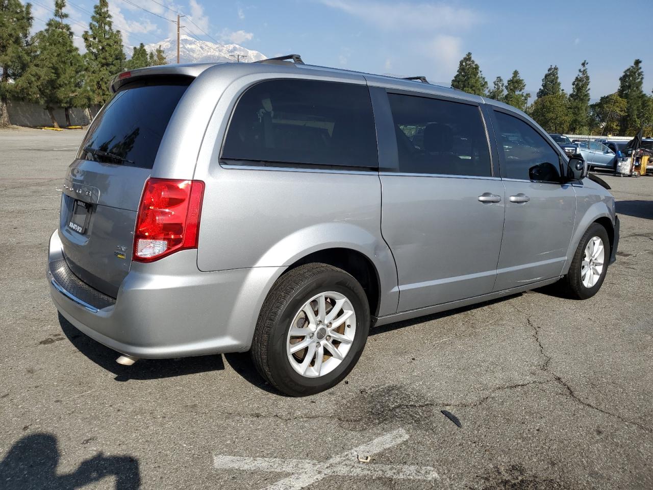 2019 Dodge Caravan - Image 3