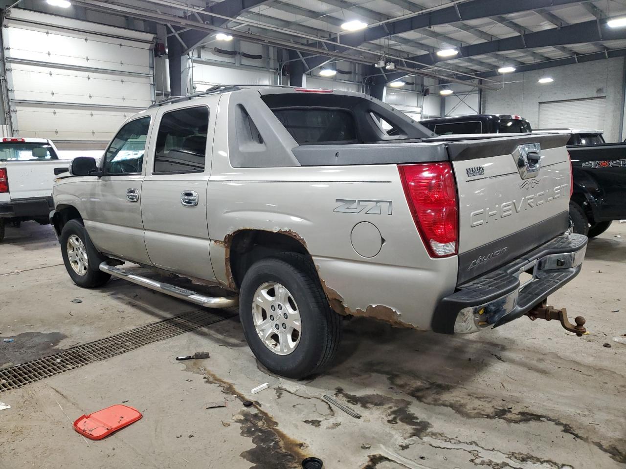 2004 Chevrolet Avalanche - Image 2