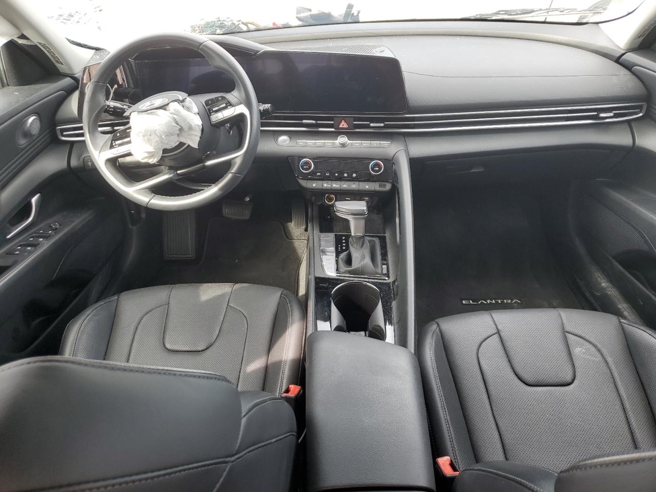 2023 Hyundai Elantra - Image 8