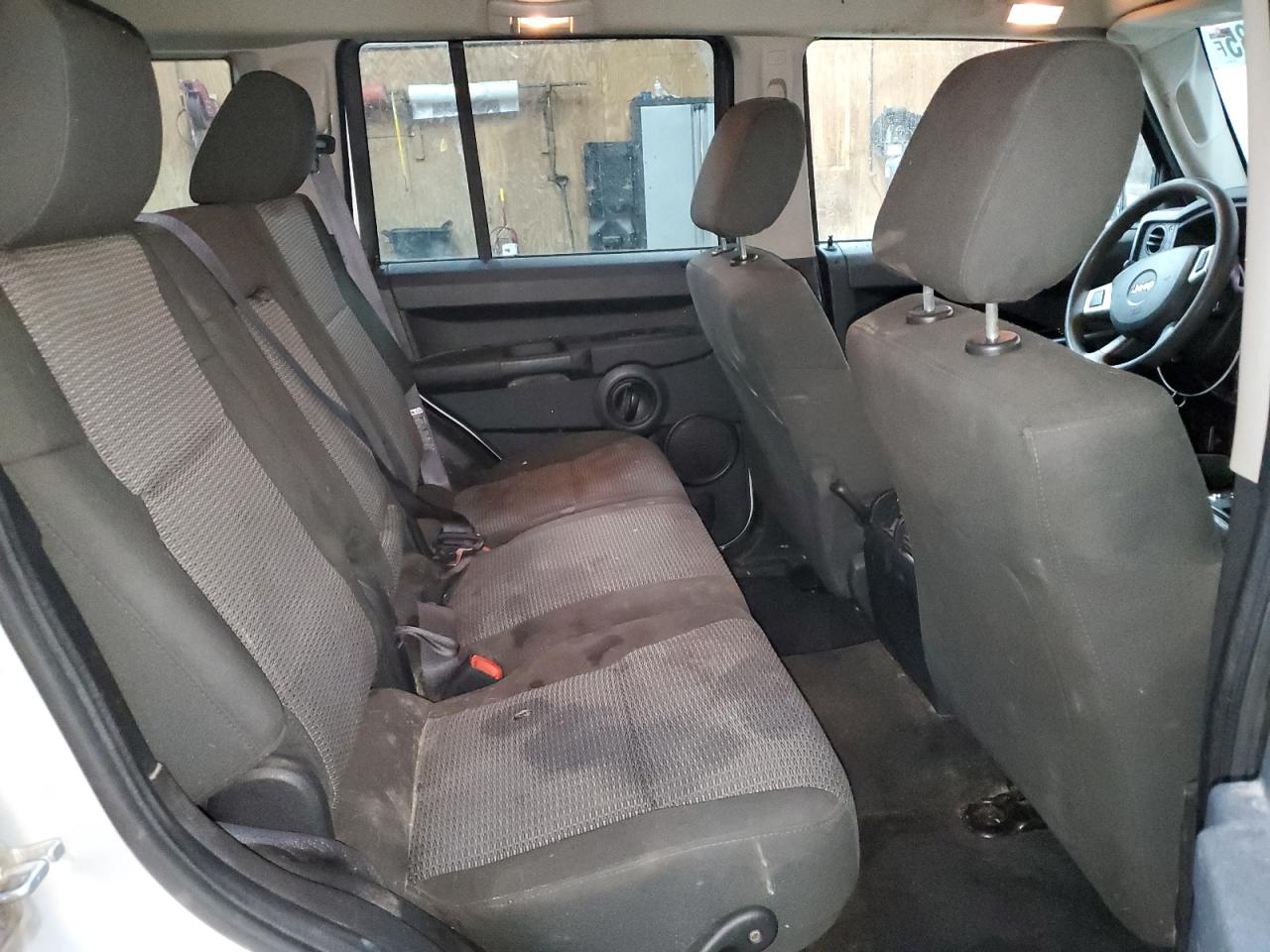 2008 Jeep Commander - Image 11