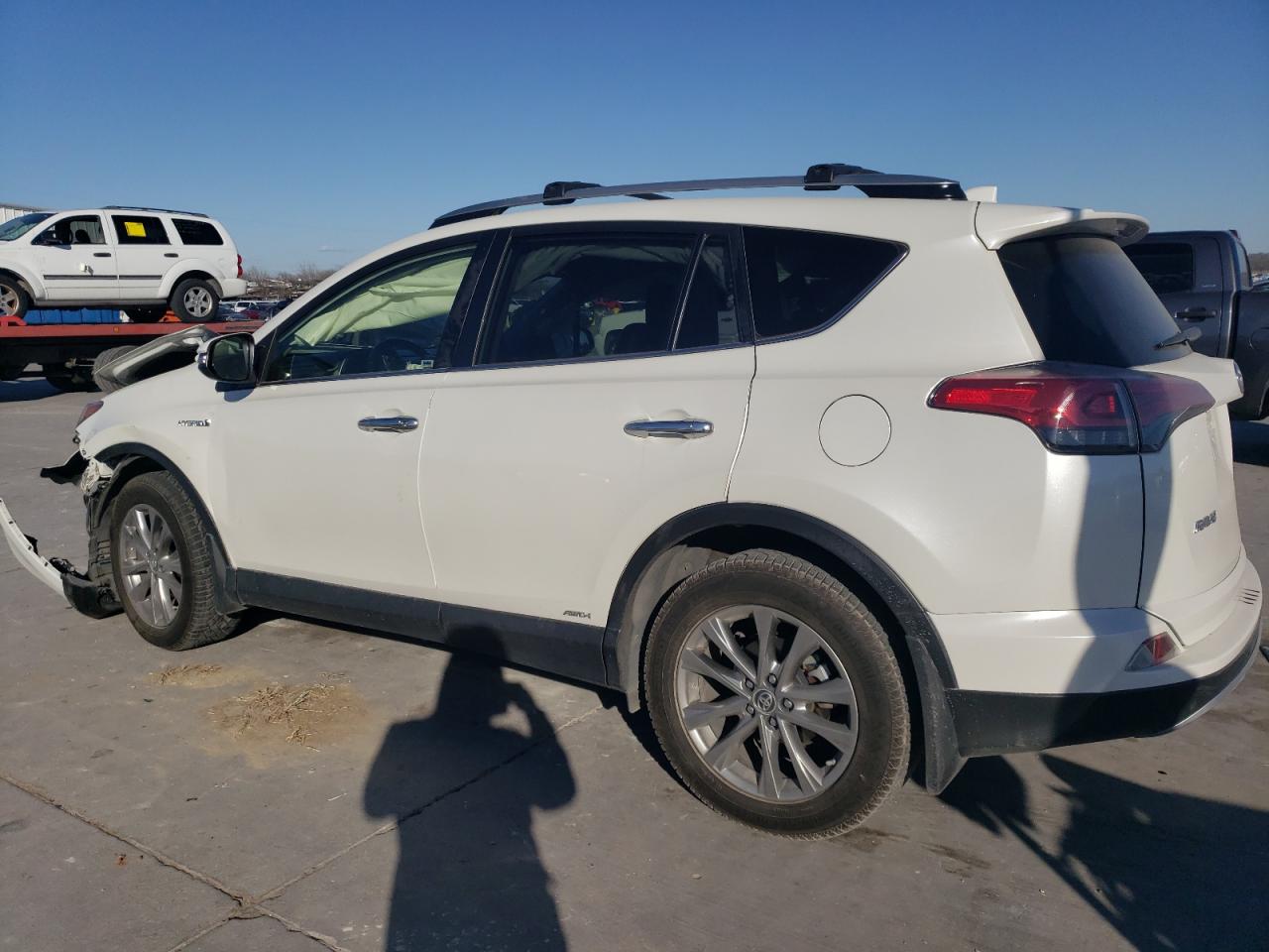 2018 Toyota RAV 4 - Image 2