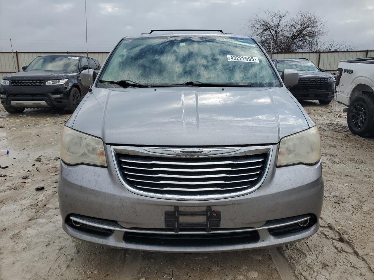 2014 Chrysler Town & Country - Image 5