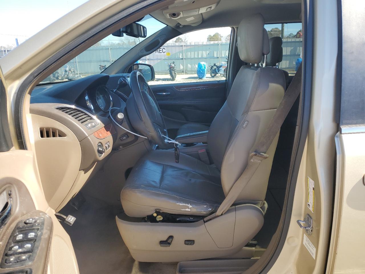 2011 Chrysler Town & Country - Image 7