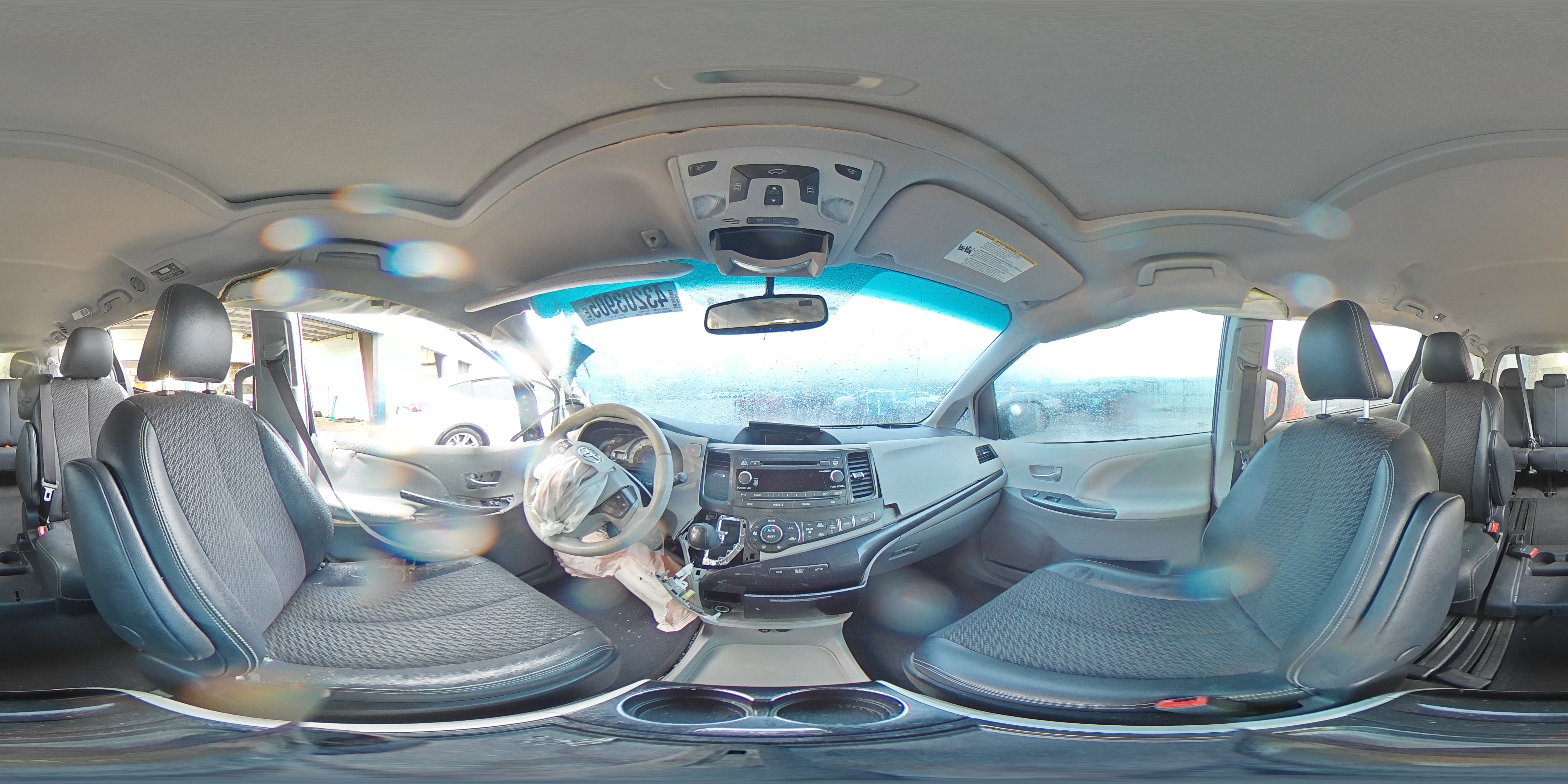 2012 Toyota Sienna - Image 16