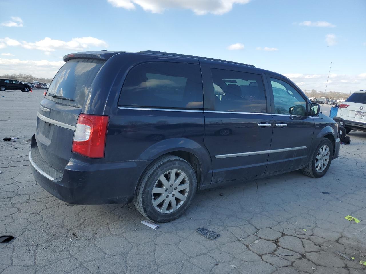 2015 Chrysler Town & Country - Image 3