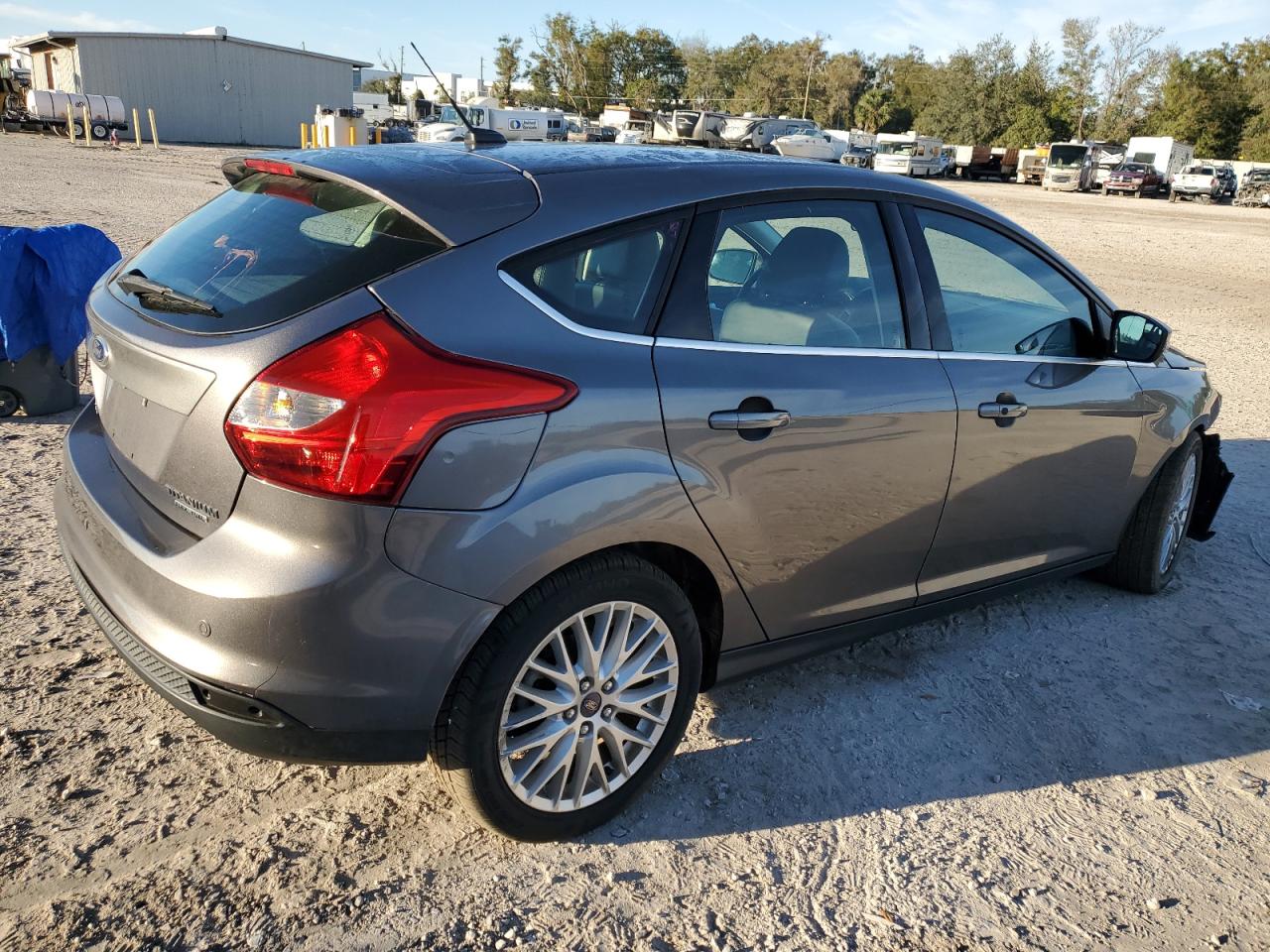 VIN 1FADP3N22DL359840 2013 FORD FOCUS no.3