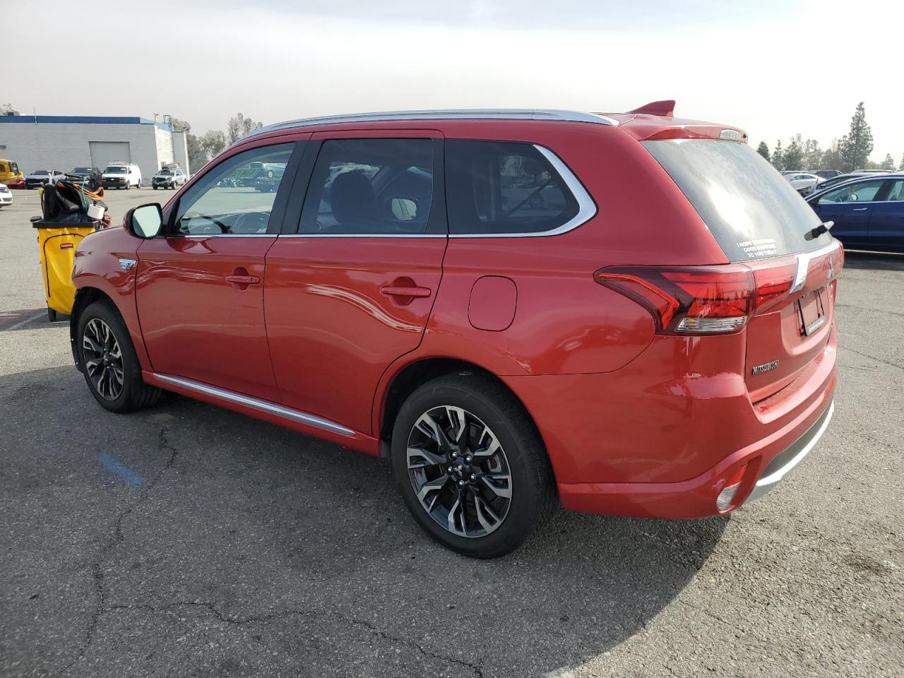 2018 Mitsubishi Outlander - Image 2