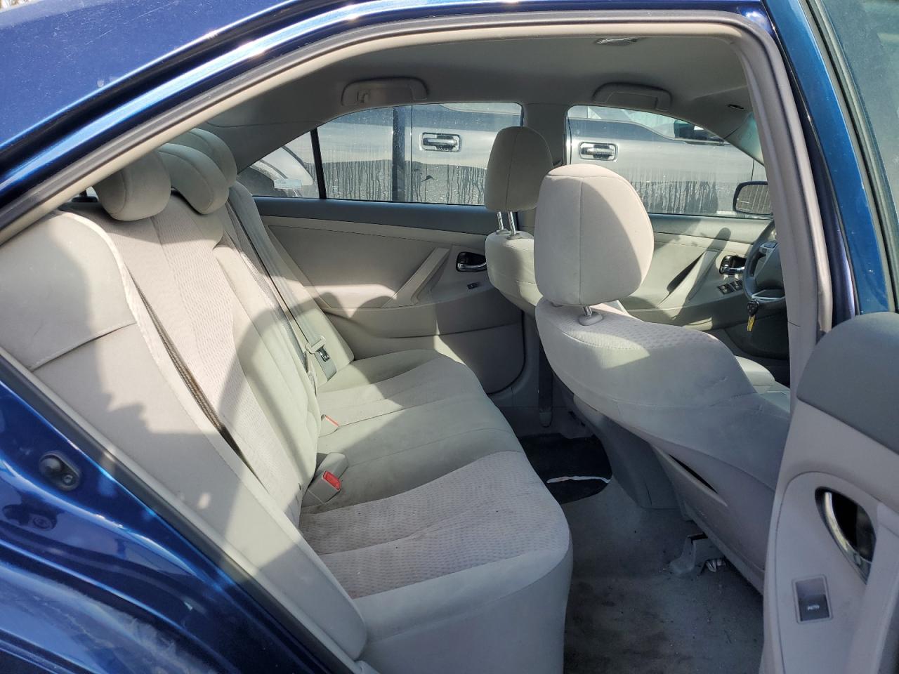2010 Toyota Camry - Image 10
