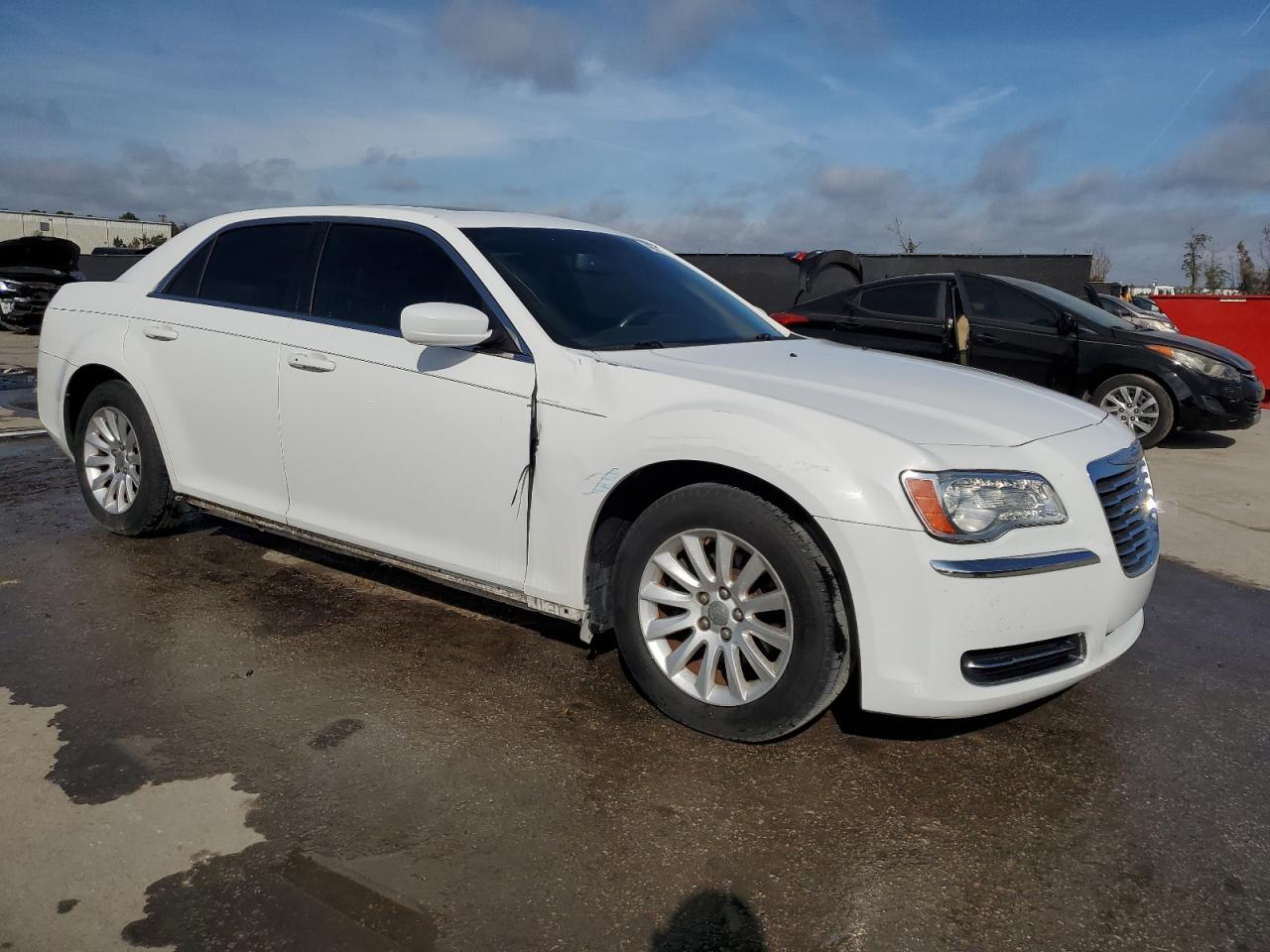 2014 Chrysler 300 - Image 4
