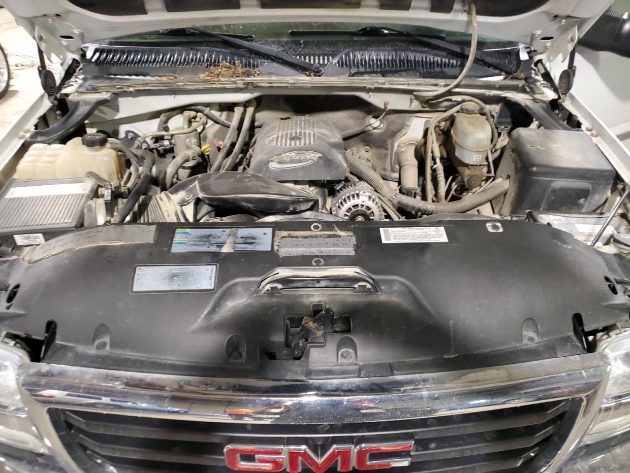 2005 GMC Sierra - Image 11