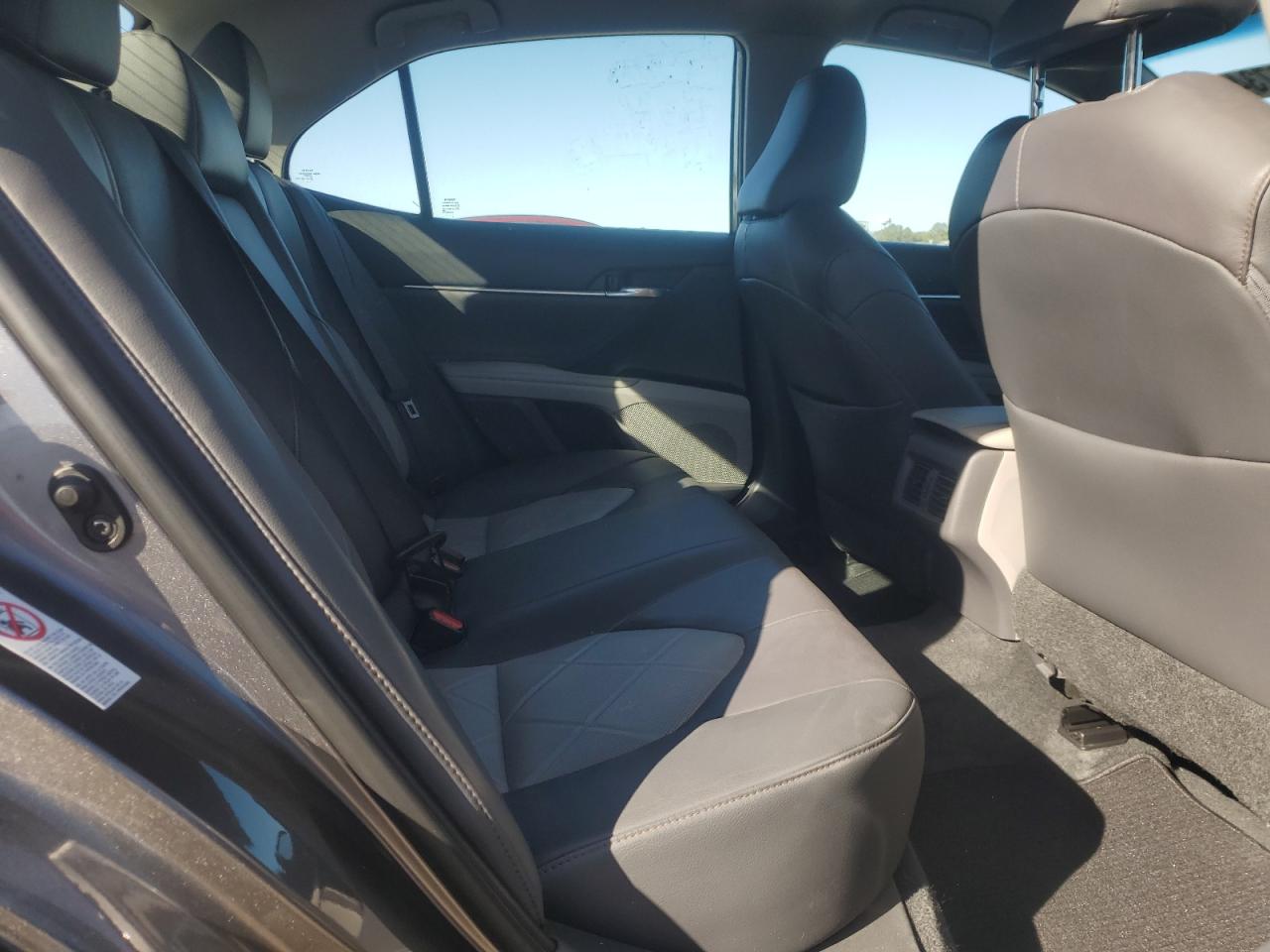 2018 Toyota Camry - Image 10