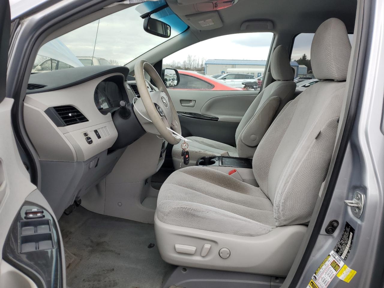 2014 Toyota Sienna - Image 7