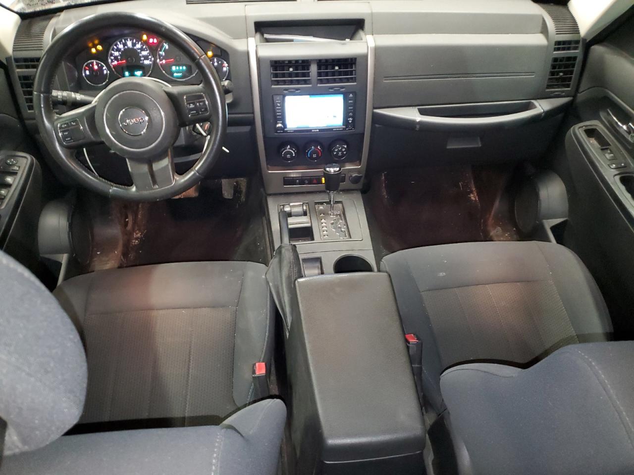 2012 Jeep Liberty (North America) - Image 8