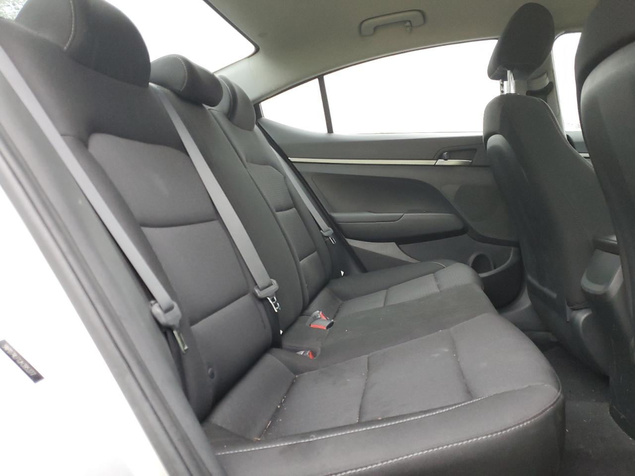 2018 Hyundai Elantra - Image 10