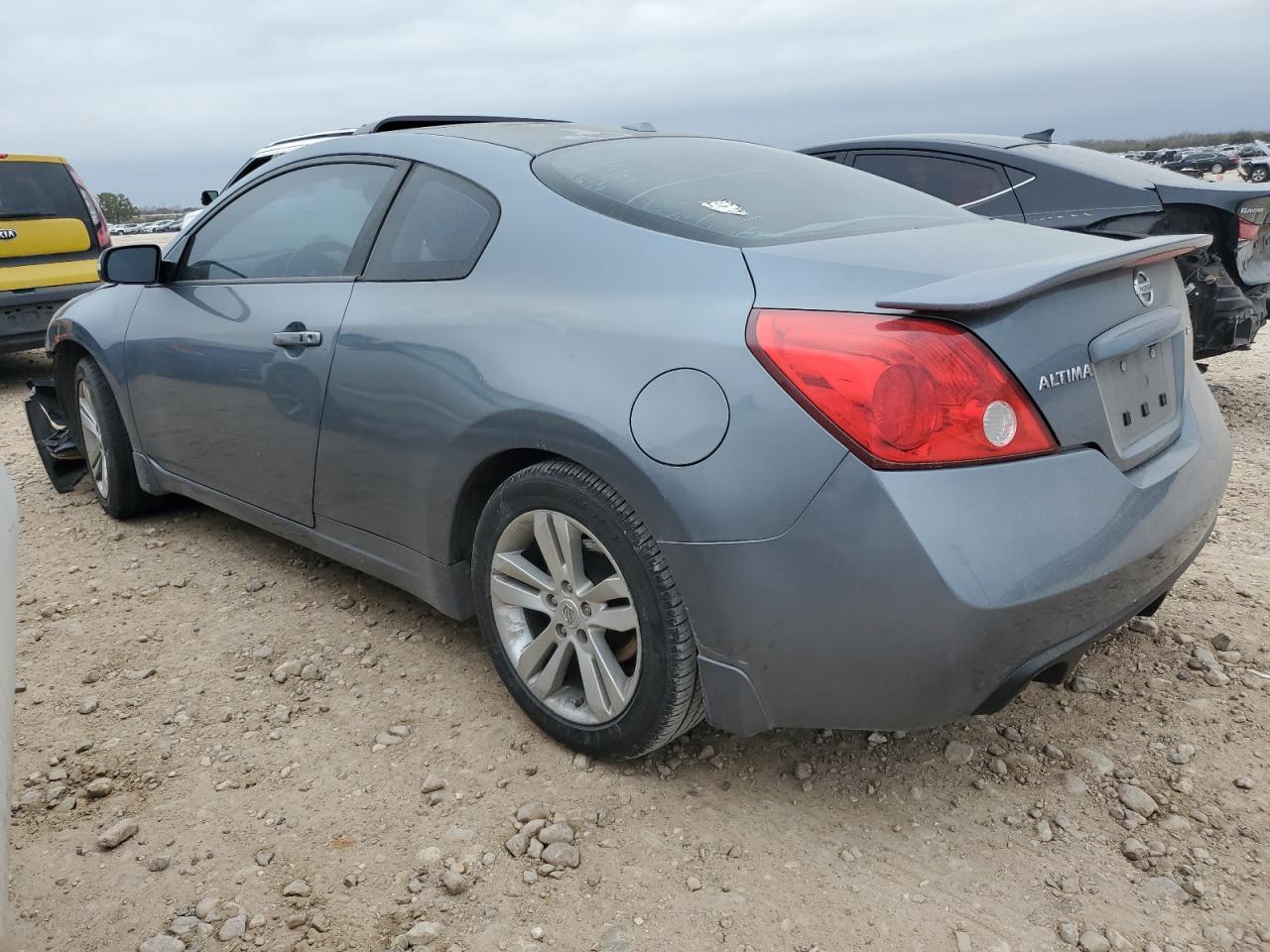2010 Nissan Altima - Image 2