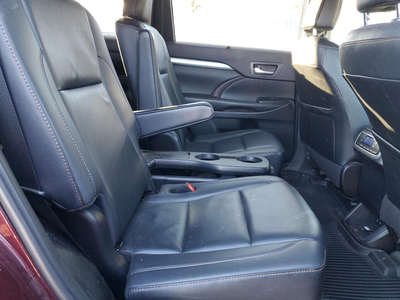 5TDJZRFH8KS941756 TOYOTA HIGHLANDER 2019