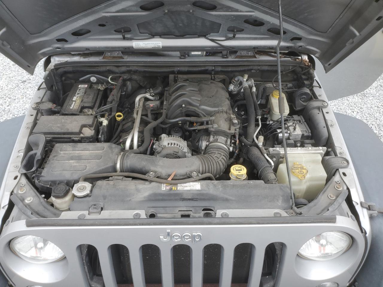 2015 Jeep Wrangler - Image 12