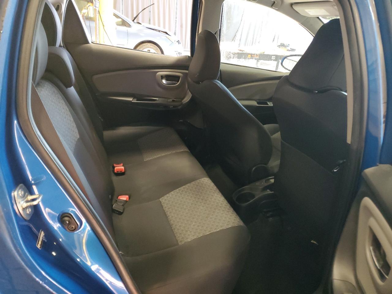 2015 Toyota Yaris - Image 10