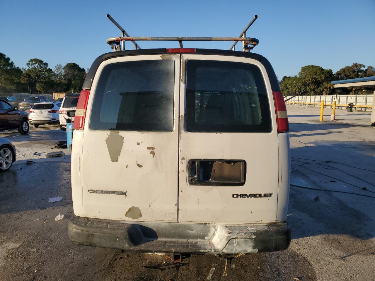 2005 Chevrolet Express - Image 6